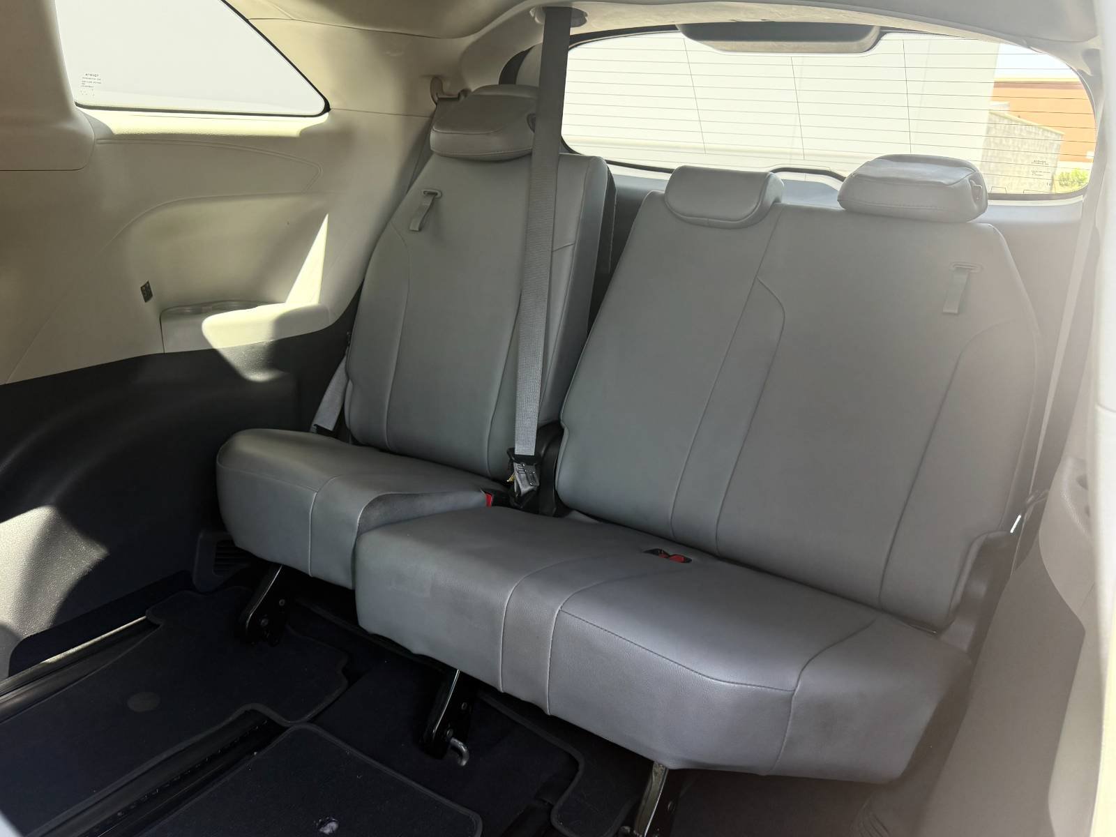 Used 2022 Toyota Sienna XLE FWD image 26