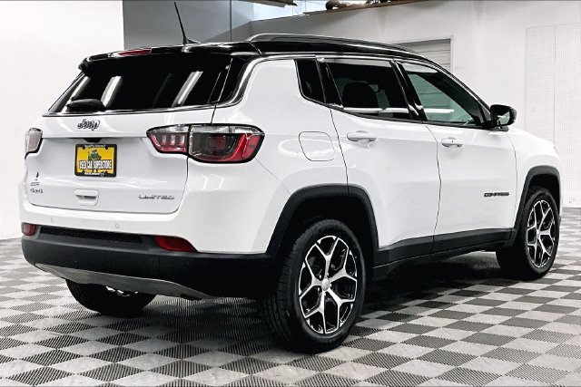 Used 2024 Jeep Compass Limited AWD/4WD image 13