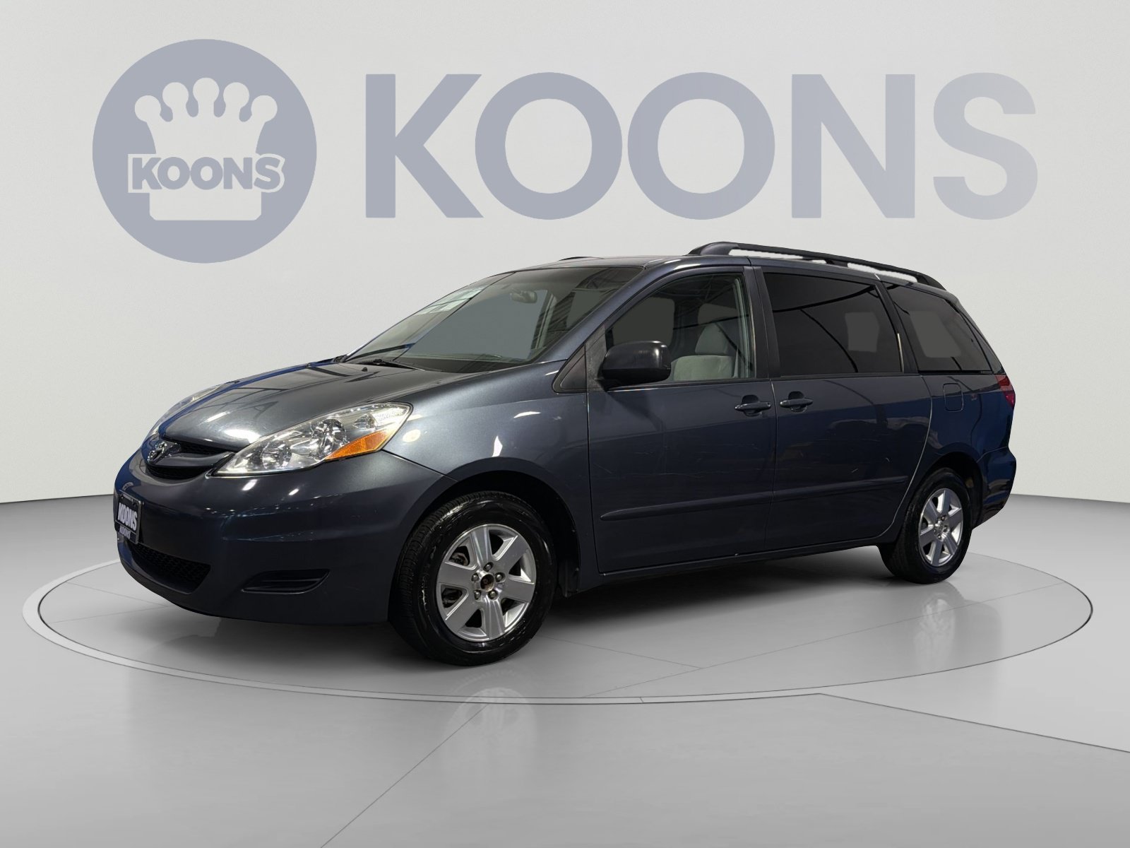 Used 2009 Toyota Sienna LE FWD image 1