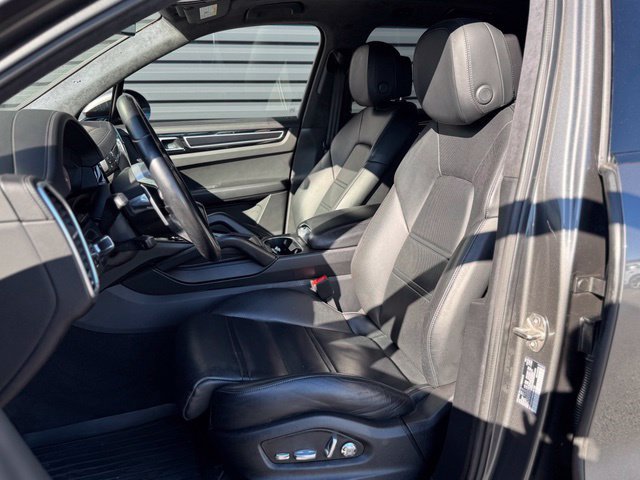 Used 2021 Porsche Cayenne GTS AWD/4WD image 5