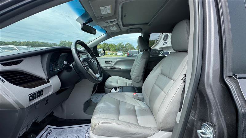 Used 2017 Toyota Sienna XLE w/ XLE Navigation Package FWD image 34