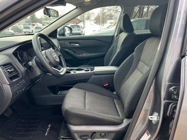 Used 2024 Nissan Rogue SV image 4