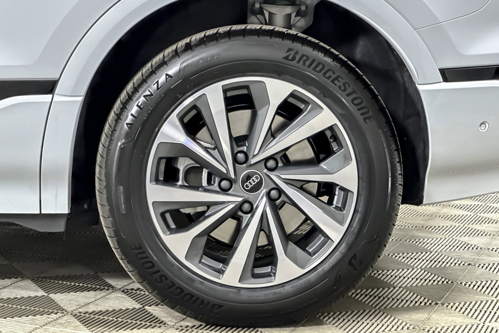 New 2025 Audi Q6 e-tron Premium image 23