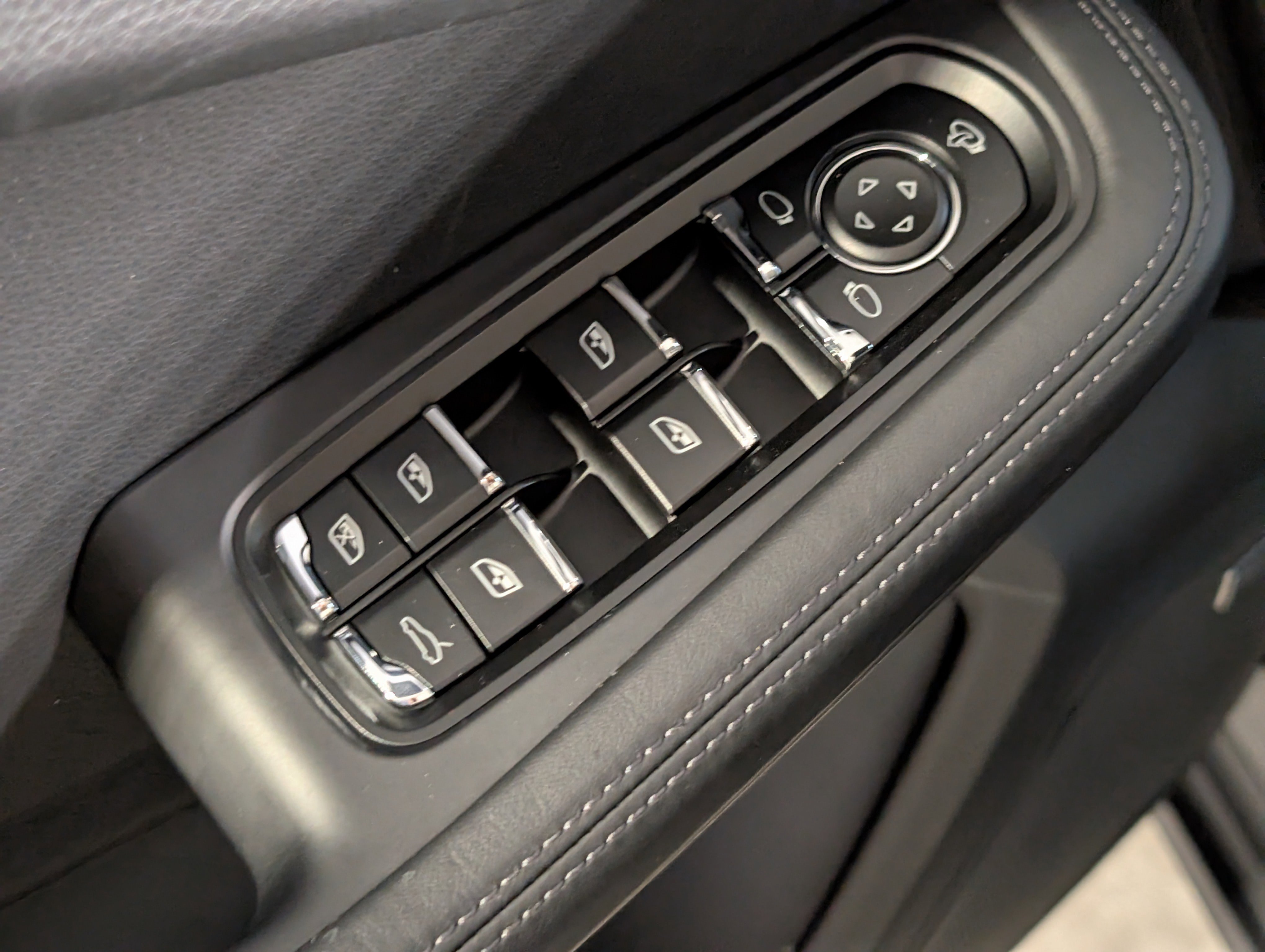 Certified 2026 Porsche Macan AWD/4WD image 20