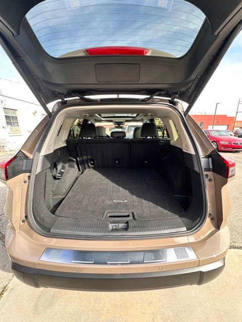 Certified 2024 Nissan Rogue SV w/ SV Premium Package AWD/4WD image 11