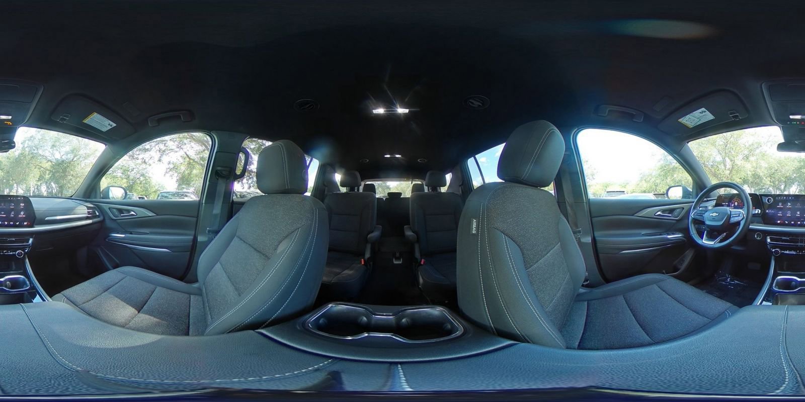 Used 2025 Chevrolet Traverse LT image 56