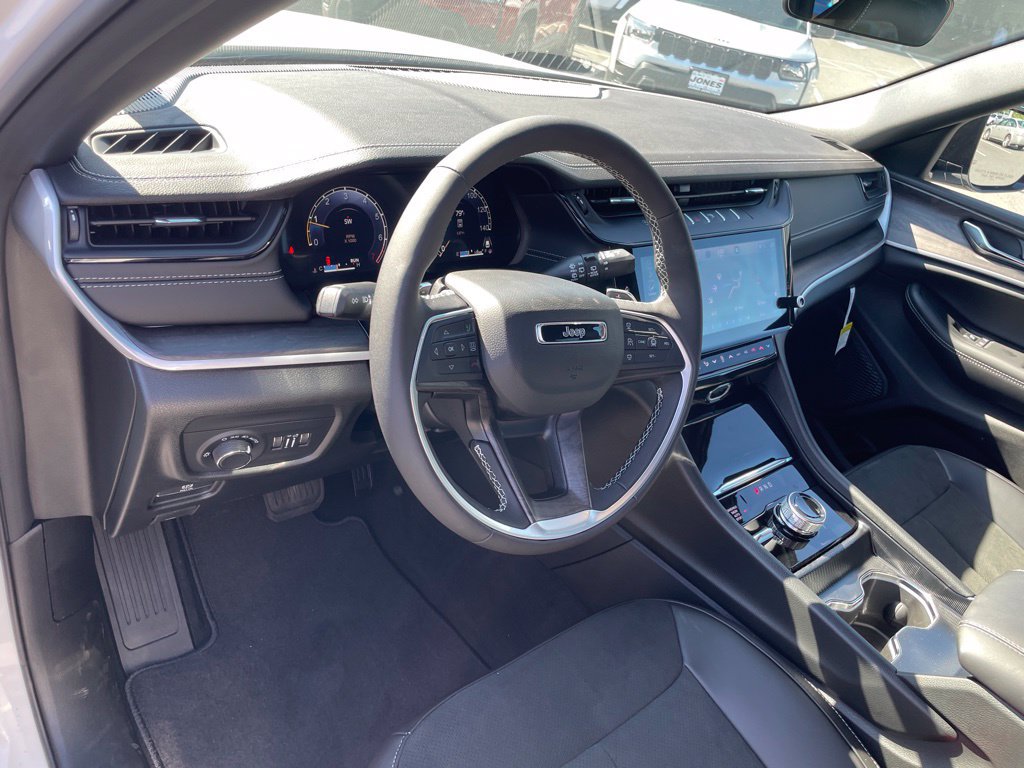 New 2027 Jeep Grand Cherokee Altitude AWD/4WD image 9