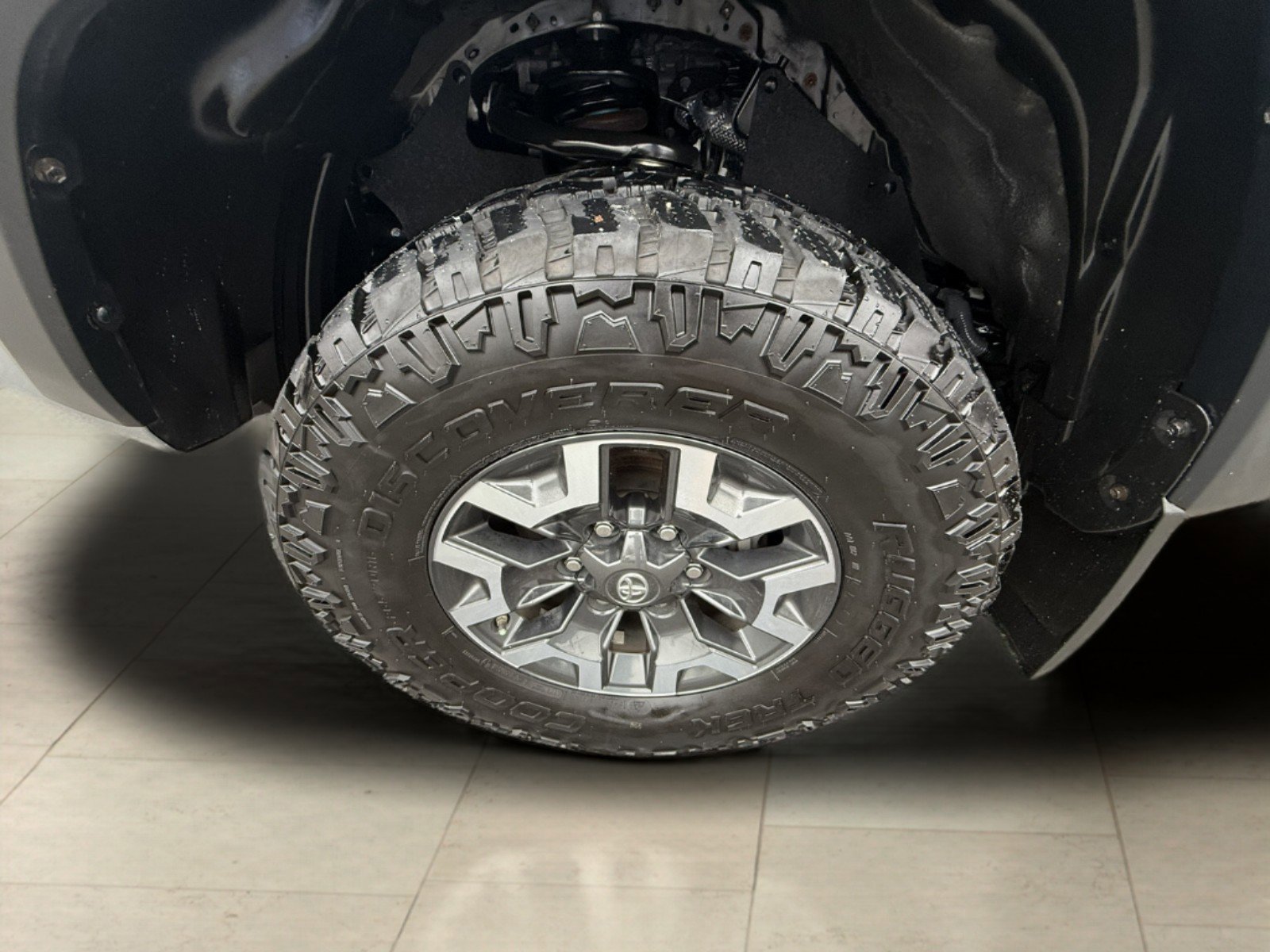 Used 2020 Toyota Tacoma TRD Off-Road image 12