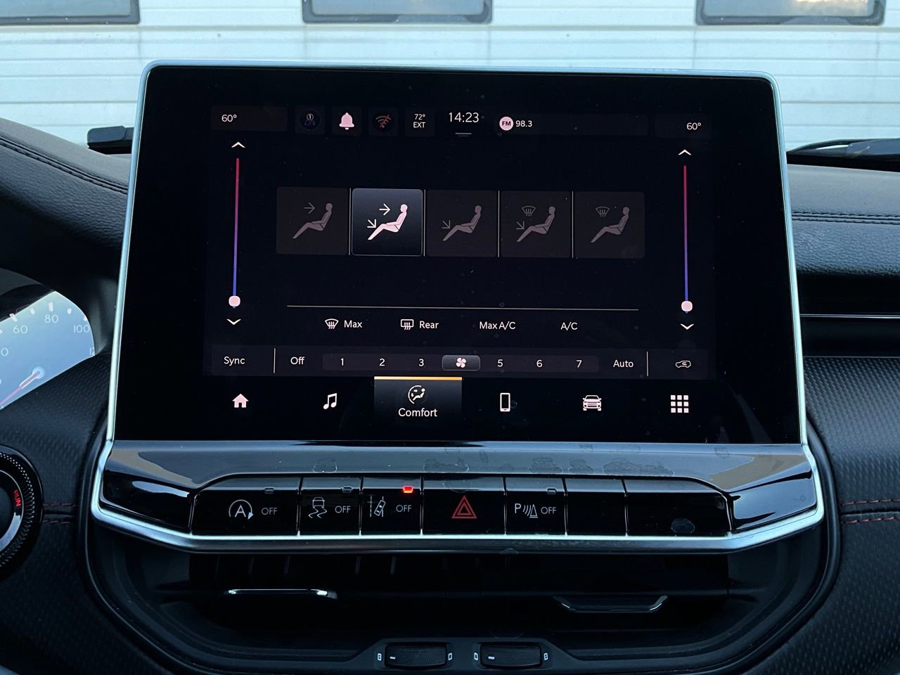 Used 2025 Jeep Compass Trailhawk image 31