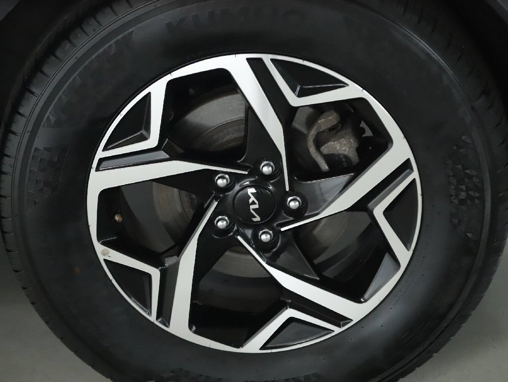 Used 2025 Kia Sportage LX FWD image 40