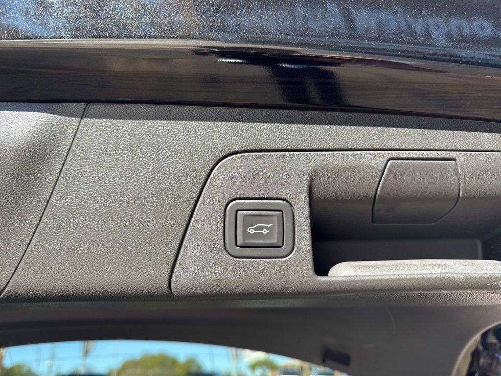 Used 2023 Buick Envision Essence w/ Sport Touring Package image 9