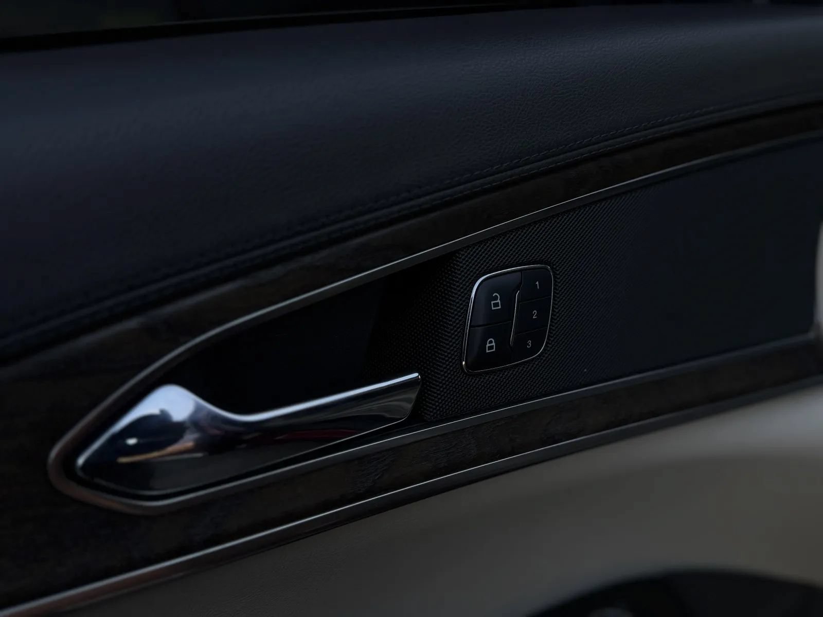 Used 2016 Lincoln MKX Reserve FWD image 23