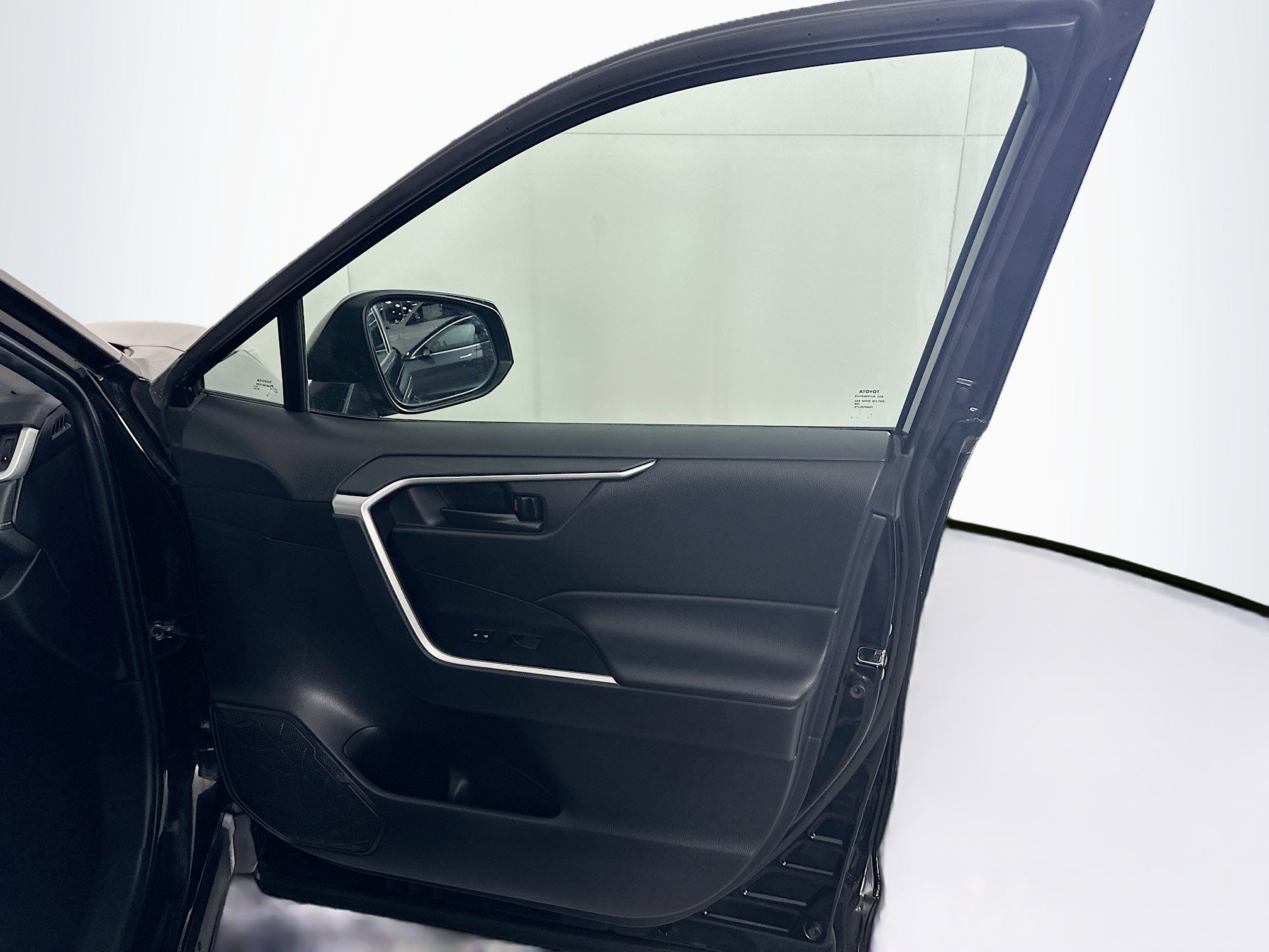 Used 2024 Toyota RAV4 LE image 29