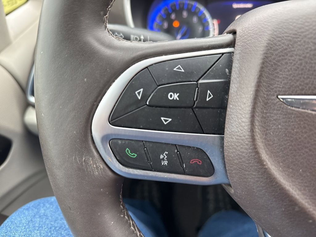 Used 2017 Chrysler Pacifica Touring-L Plus w/ Tire & Wheel Group image 23