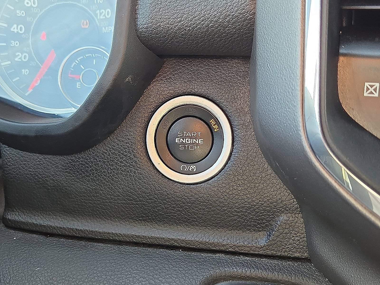 Used 2024 RAM 1500 Laramie RWD image 32