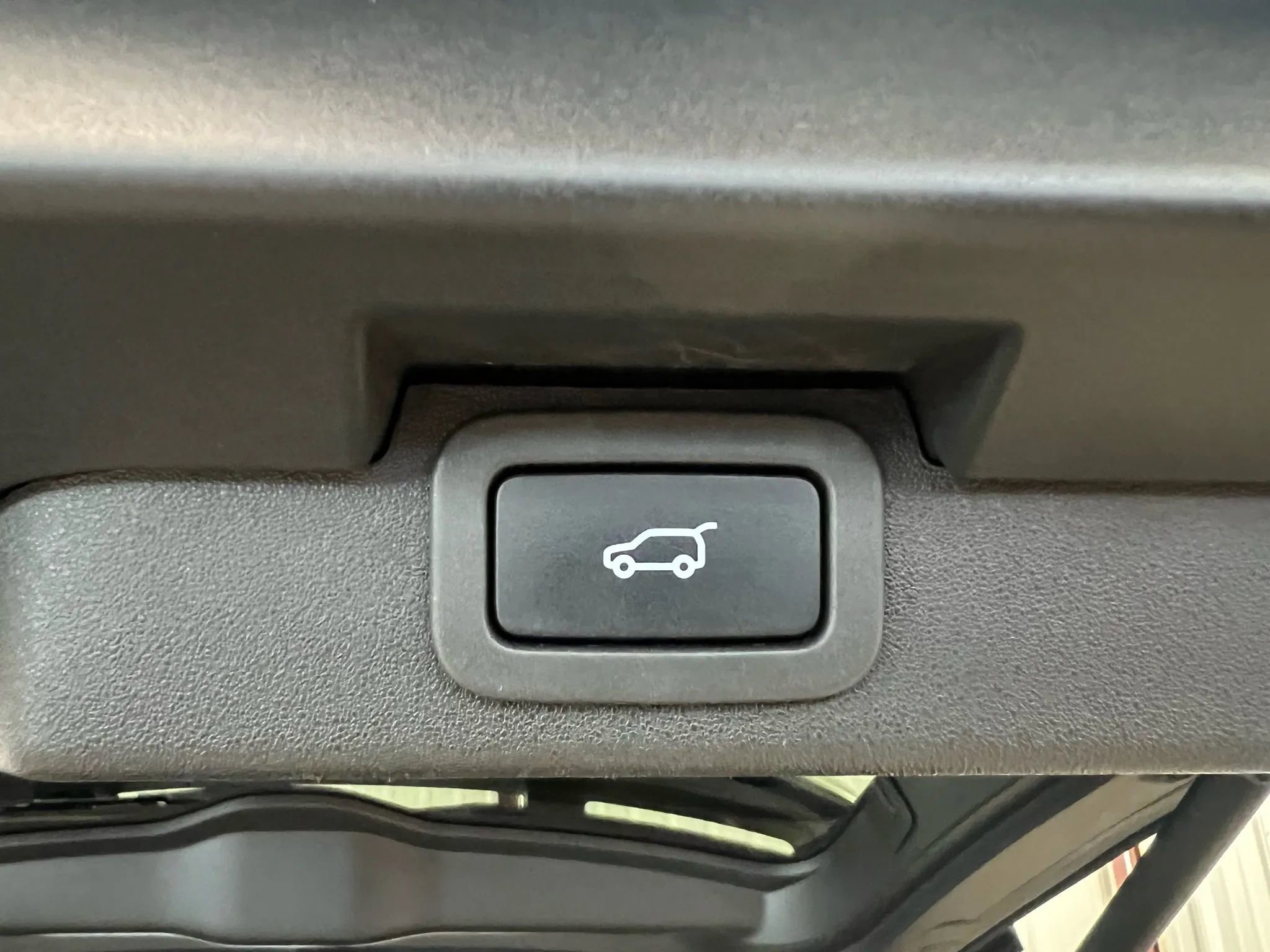 Used 2017 Land Rover Discovery First Edition image 45