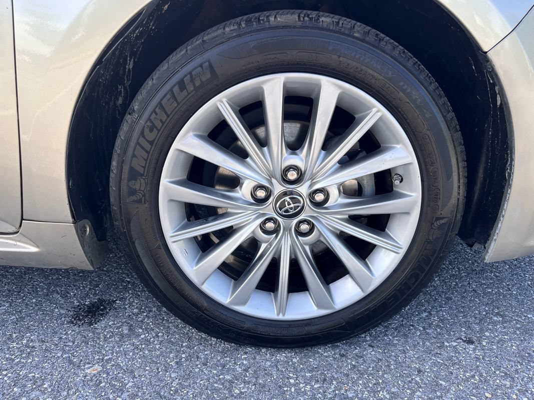 Used 2017 Toyota Avalon Limited w/ All Weather Liner Package FWD image 24