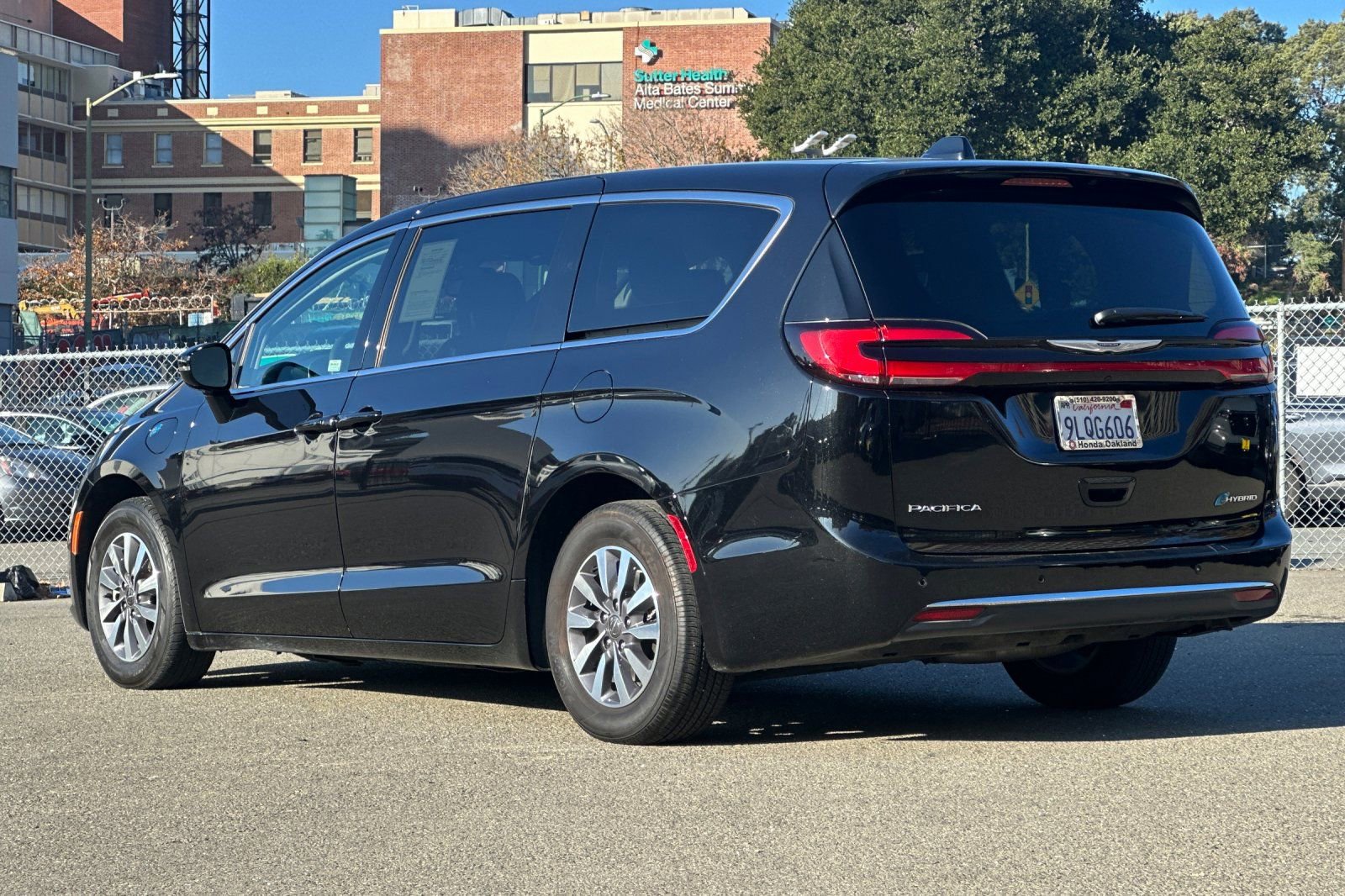 Used 2024 Chrysler Pacifica Select image 6