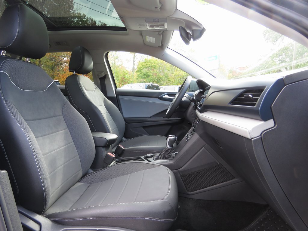 Used 2024 Volkswagen Taos SE w/ Panoramic Sunroof Package image 14