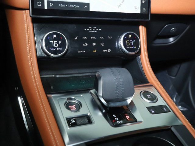 Certified 2025 Jaguar F-PACE R-Dynamic S image 27