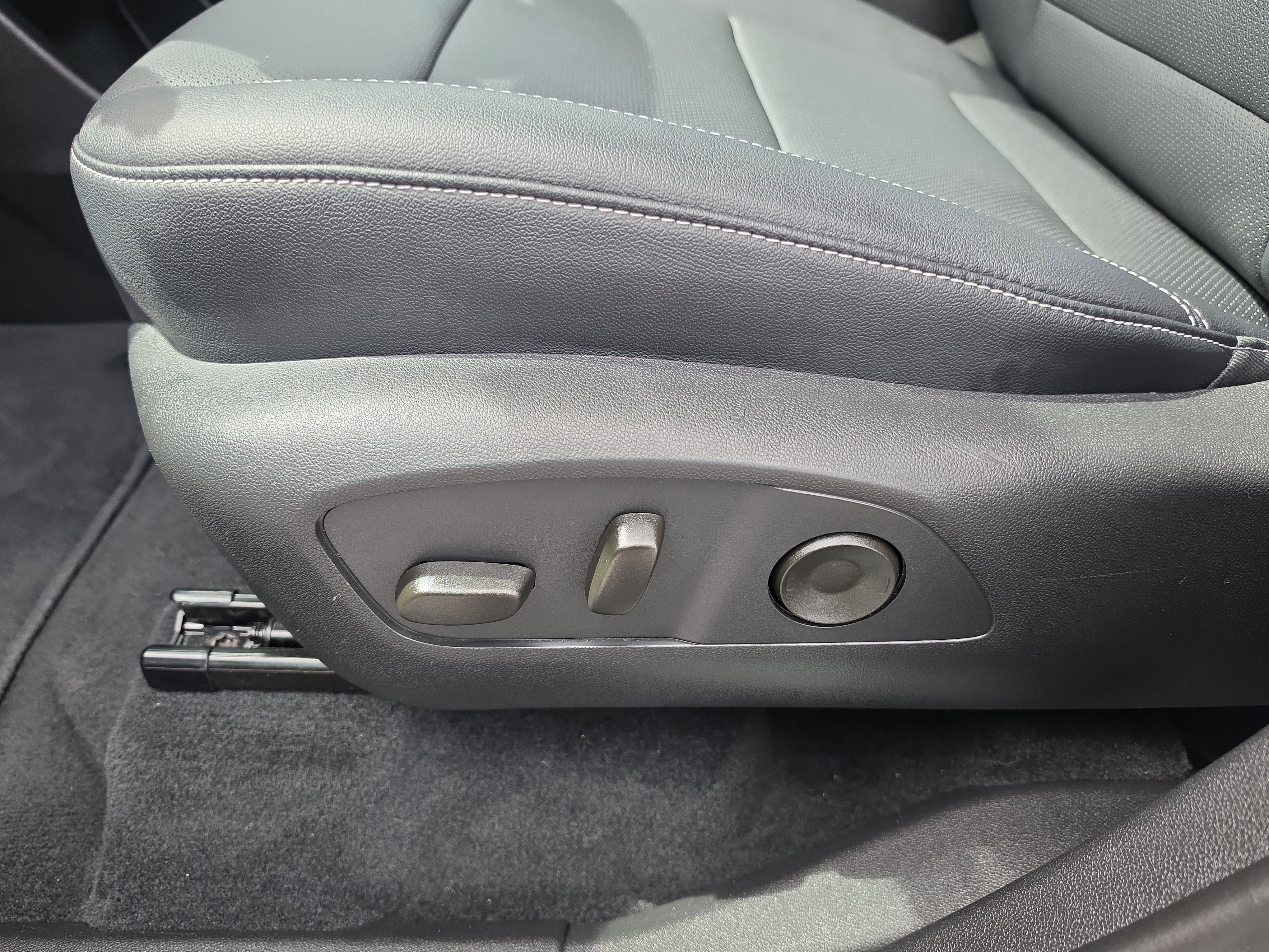 Certified 2026 Chevrolet Traverse LT FWD image 17
