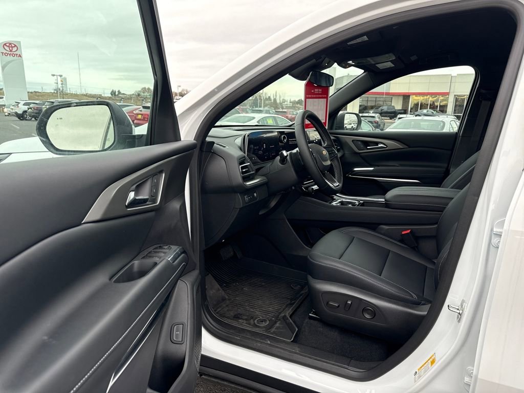 New 2025 Chevrolet Traverse LT w/ LPO, Floor Liner Package image 11