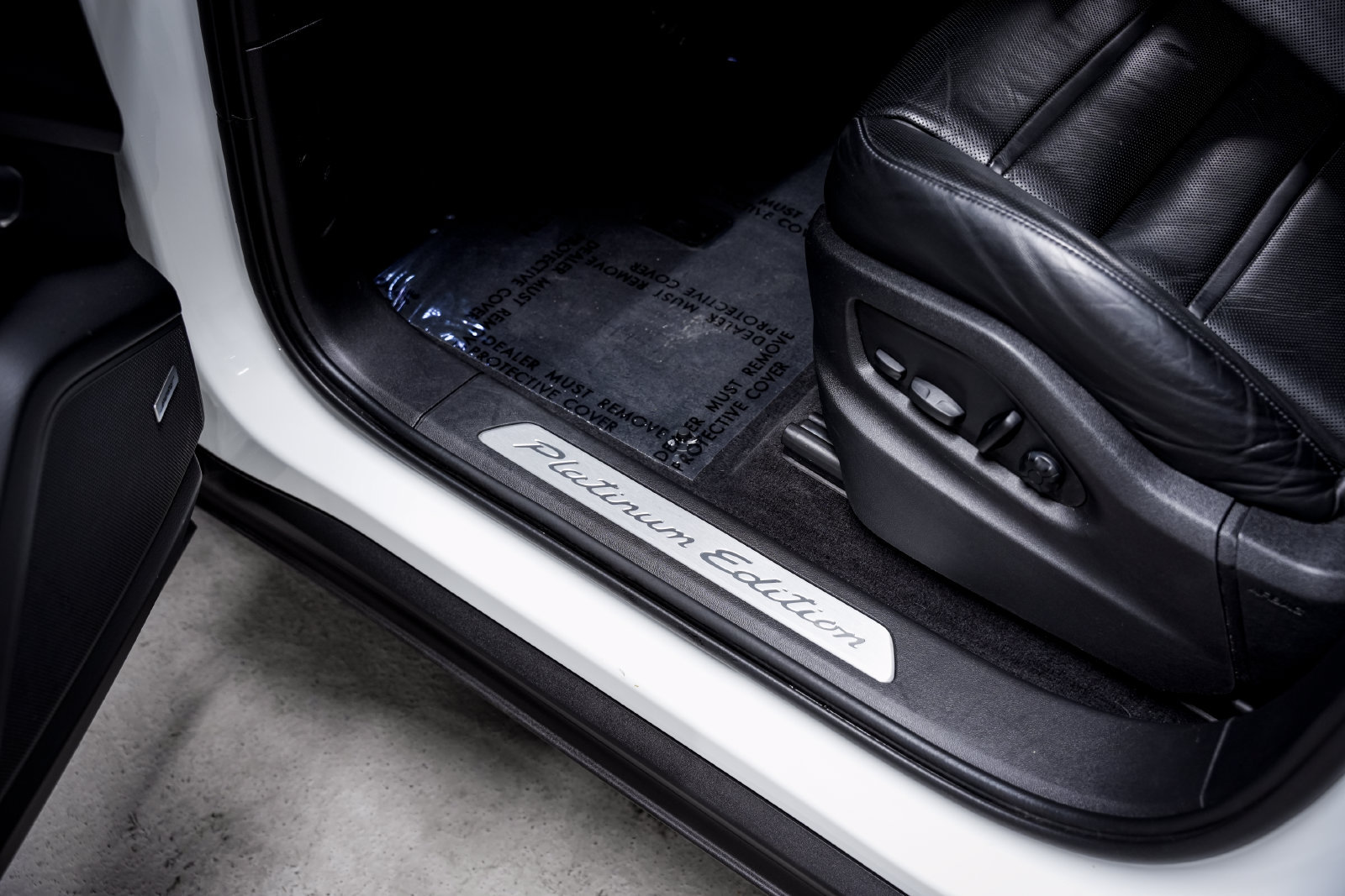 Used 2023 Porsche Cayenne Platinum Edition AWD/4WD image 21