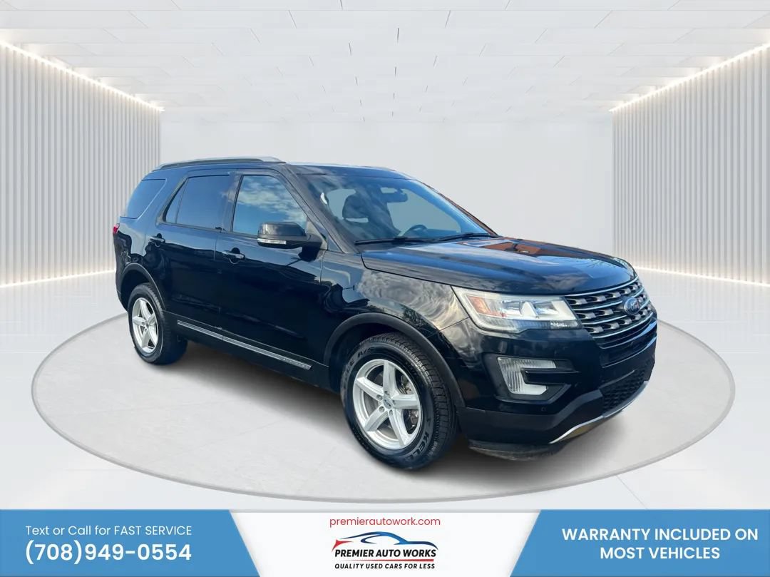Used 2017 Ford Explorer XLT w/ Equipment Group 202A AWD/4WD image 3
