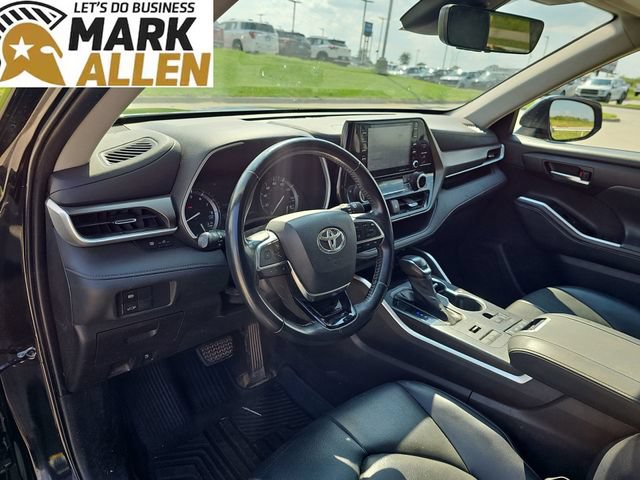 Used 2021 Toyota Highlander XLE AWD/4WD image 10