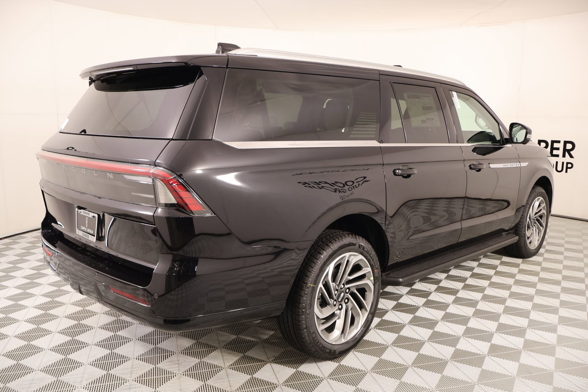 New 2026 Lincoln Navigator L Premier AWD/4WD image 21
