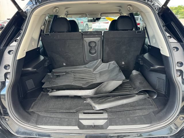 Used 2020 Nissan Rogue SV FWD image 12