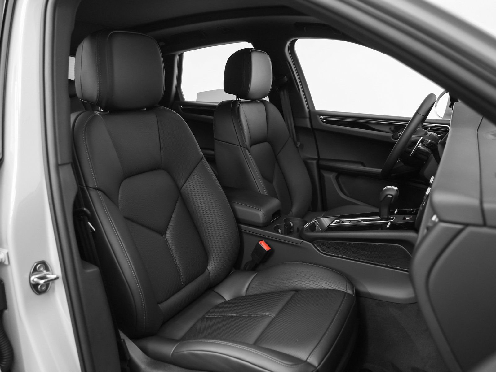 Certified 2026 Porsche Macan AWD/4WD image 21