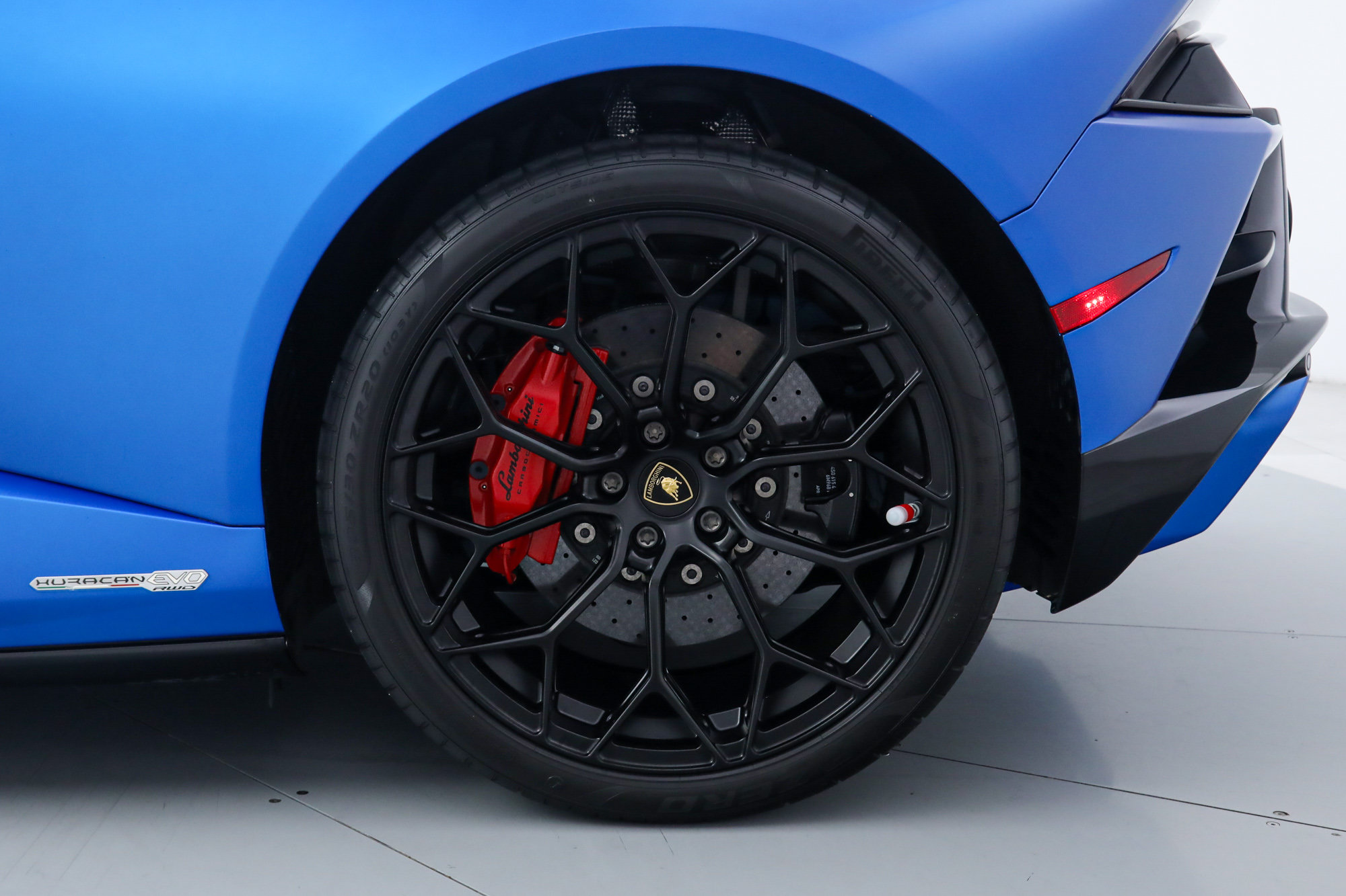 Used 2021 Lamborghini Huracan EVO RWD image 42