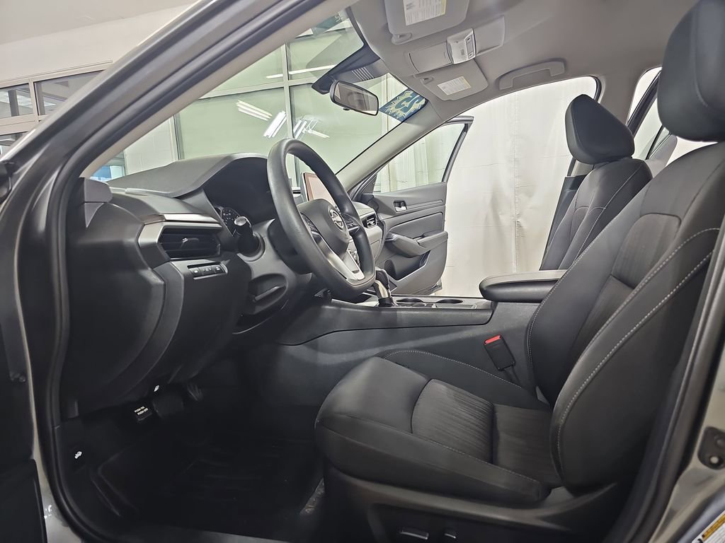 Used 2025 Nissan Altima 2.5 SV FWD image 18