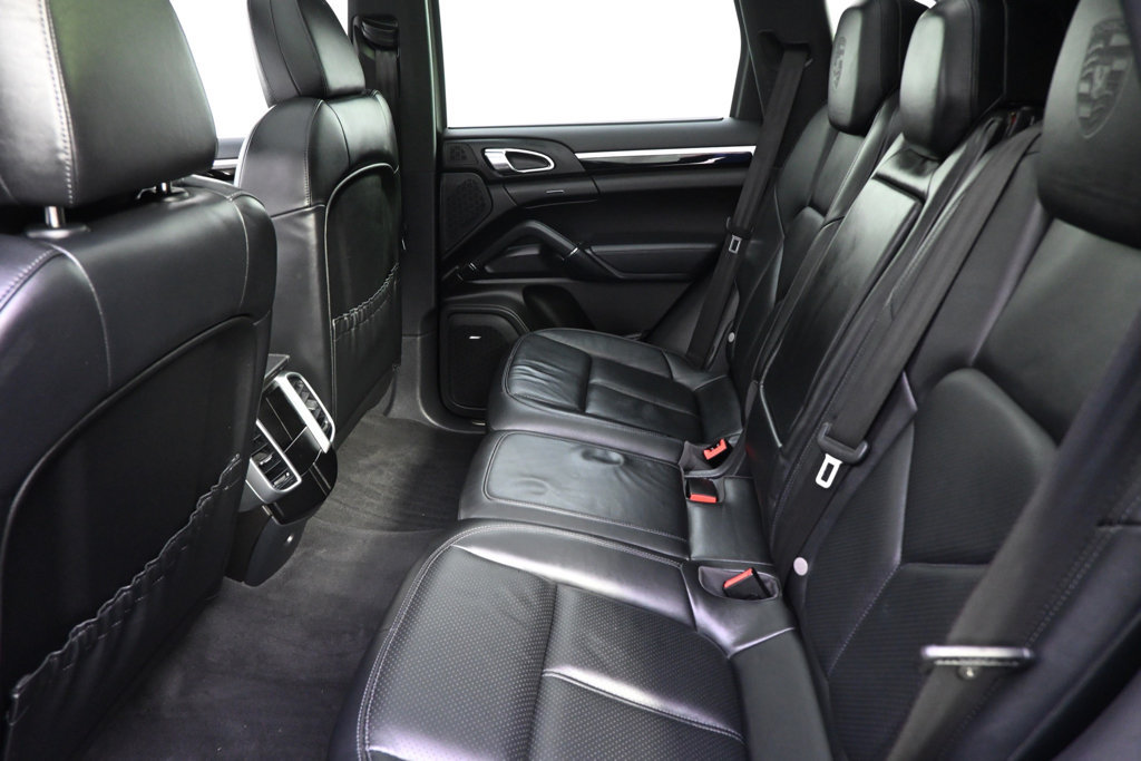 Used 2014 Porsche Cayenne Platinum Edition AWD/4WD image 21