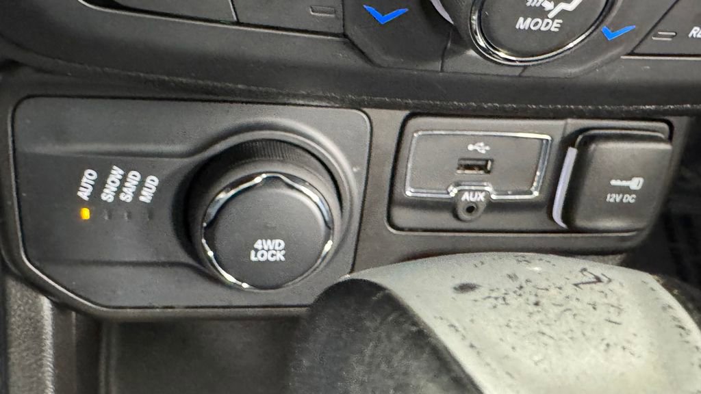 Used 2021 Jeep Renegade Limited w/ Sun & Sound Group AWD/4WD image 27