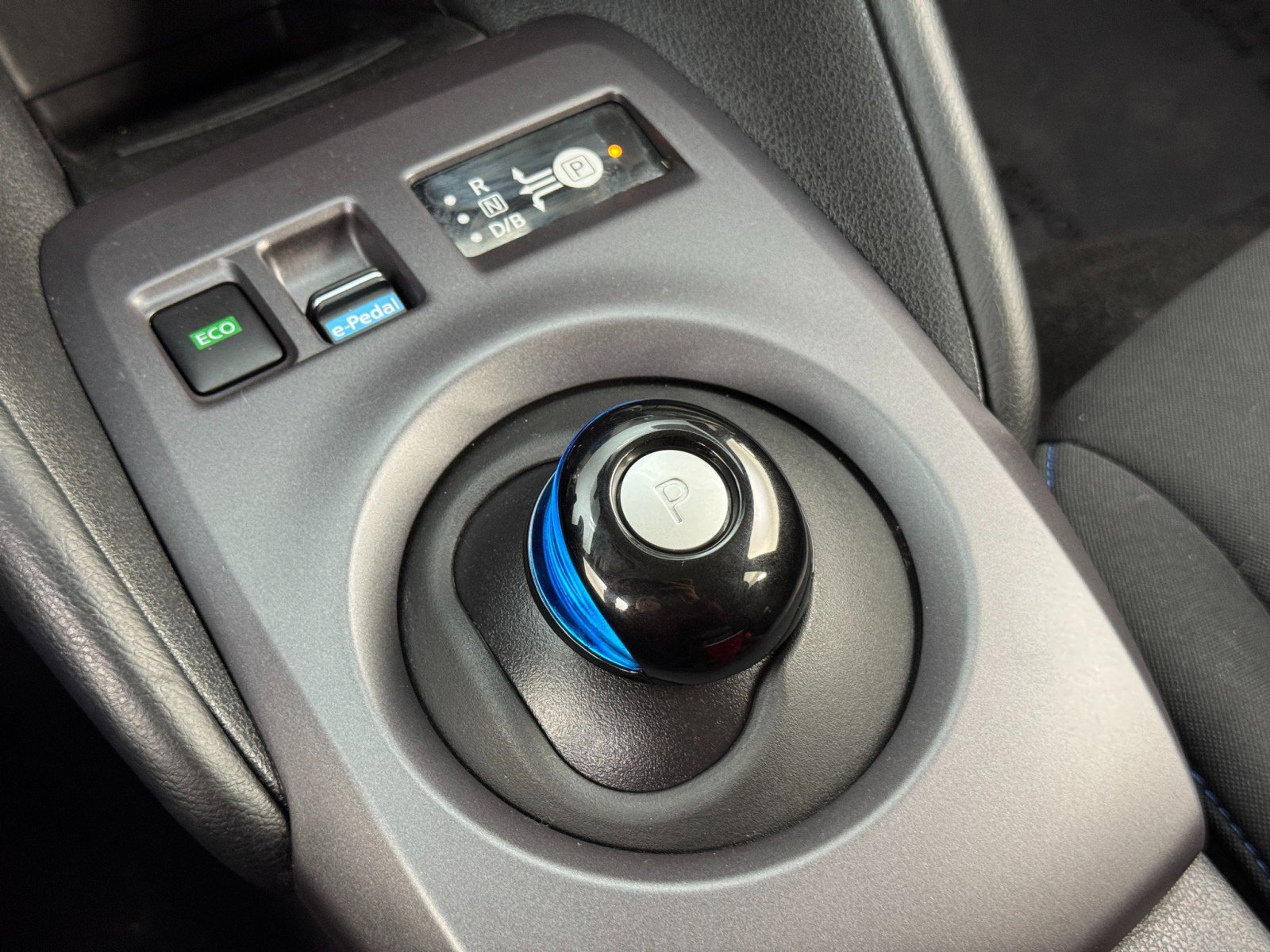 Used 2025 Nissan Leaf S image 26