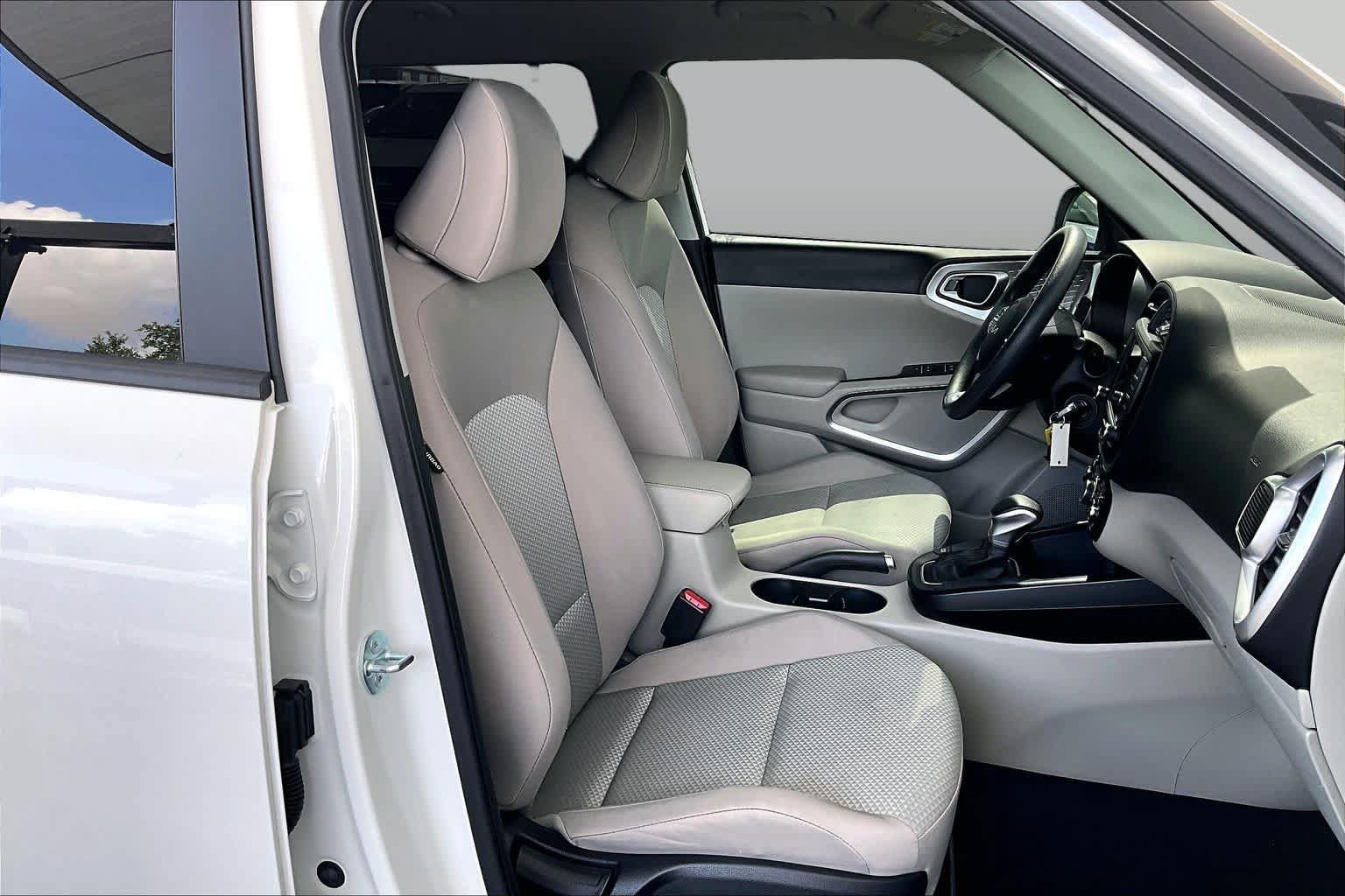 Used 2023 Kia Soul LX w/ Option Group 015 FWD image 9