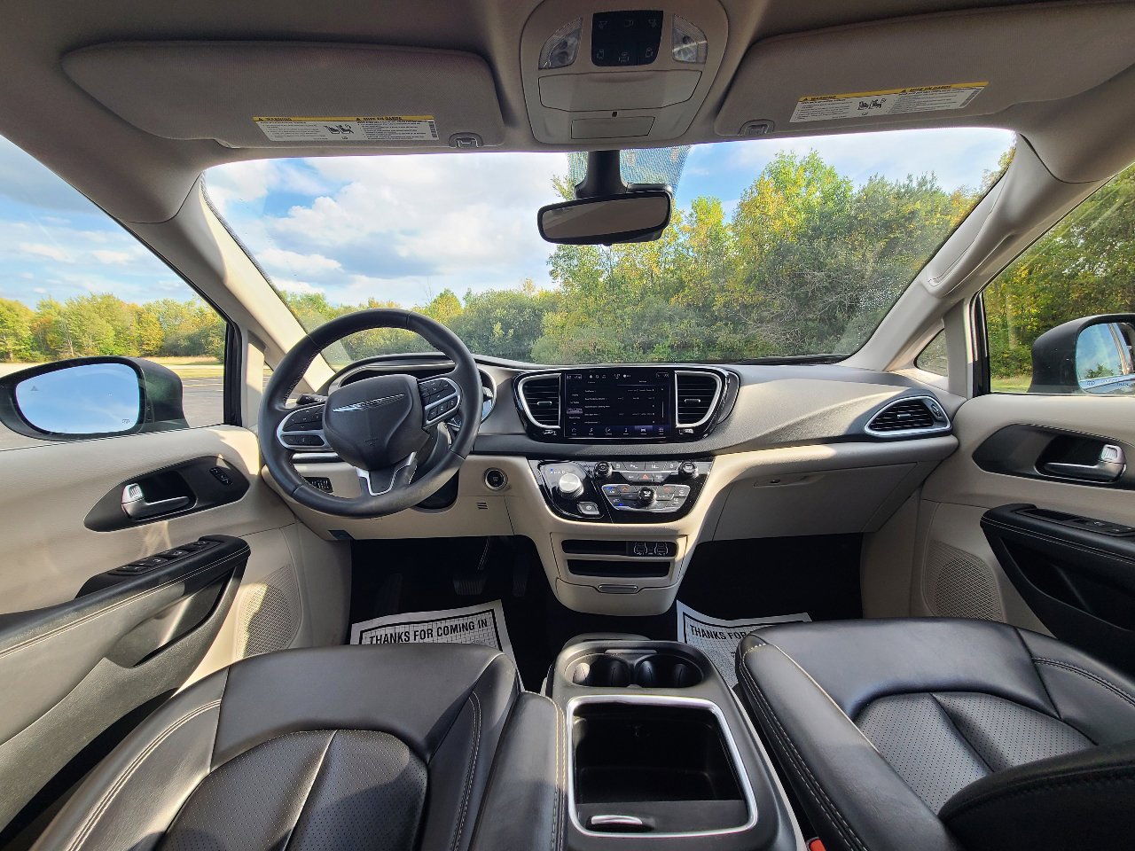 Used 2023 Chrysler Pacifica Touring-L image 29