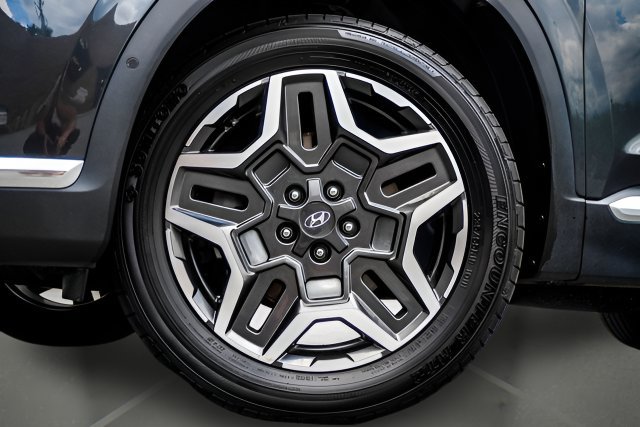 Used 2023 Hyundai Santa Fe Limited AWD/4WD image 2