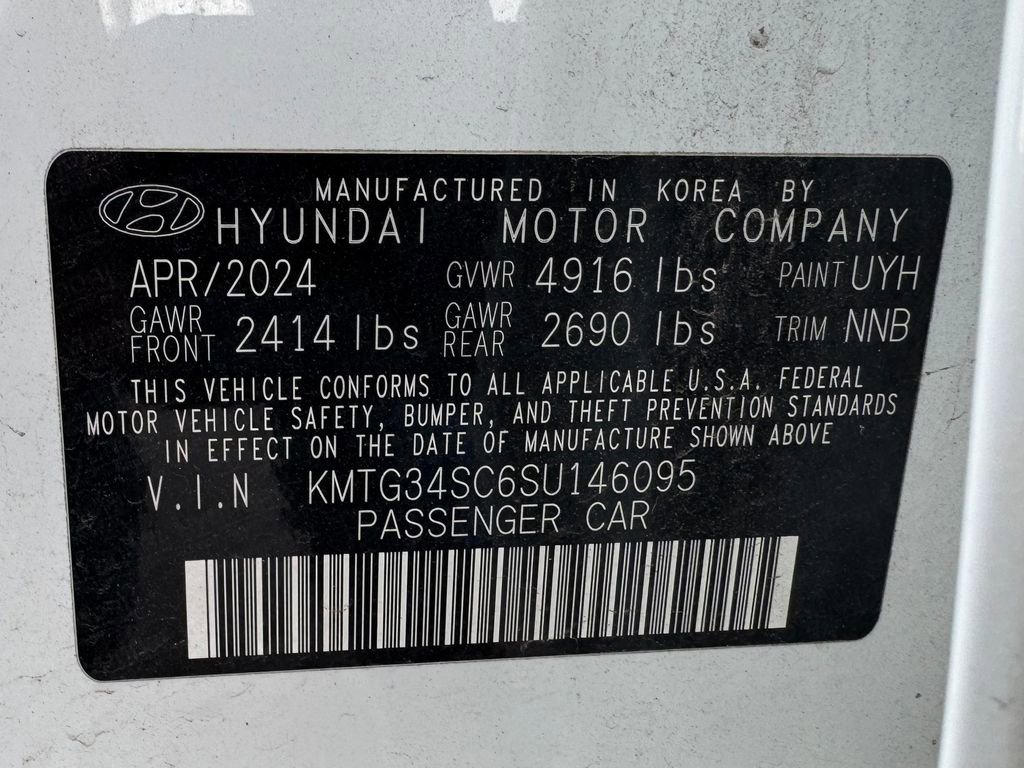 Used 2025 Genesis G70 2.5T image 12