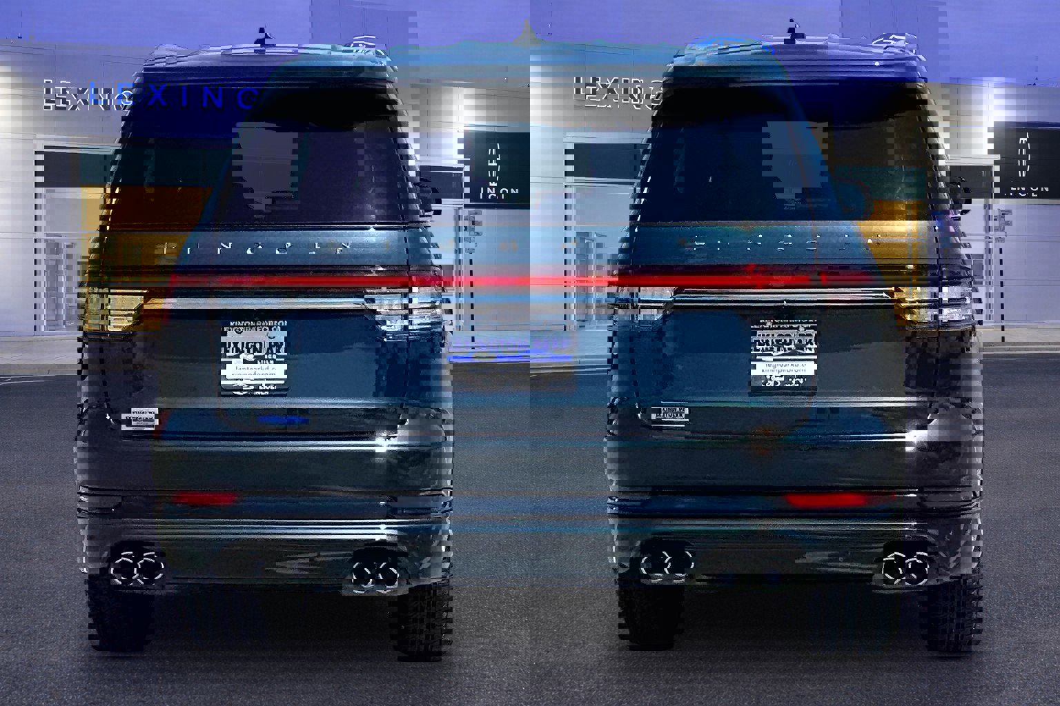 Used 2023 Lincoln Aviator Grand Touring w/ Equipment Group 301A image 6