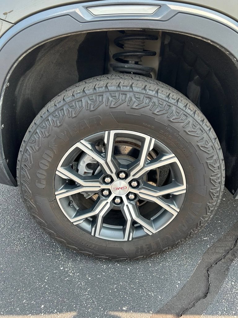 Used 2025 GMC Acadia AT4 AWD/4WD image 3