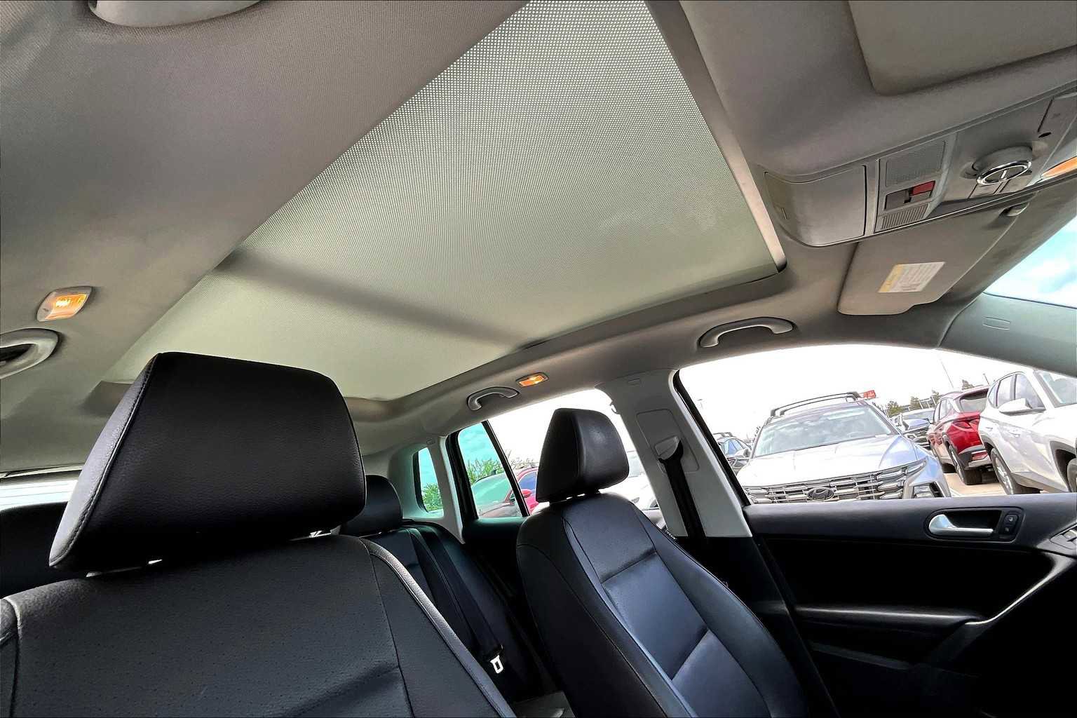 Used 2016 Volkswagen Tiguan SE image 13