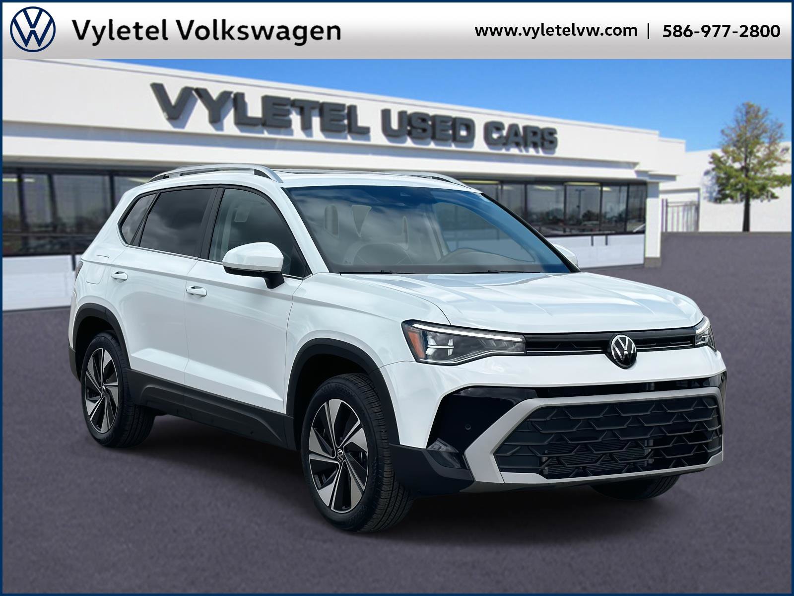 Certified 2025 Volkswagen Taos SE w/ Panoramic Sunroof Package