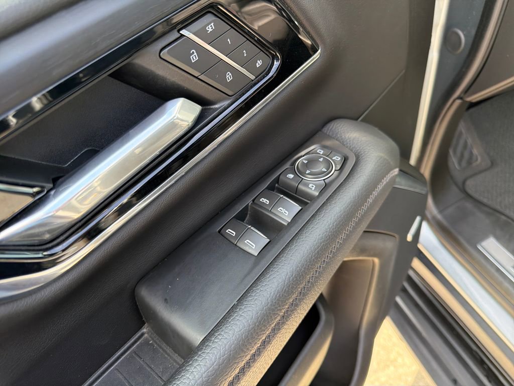 Used 2025 GMC Yukon XL Denali image 15