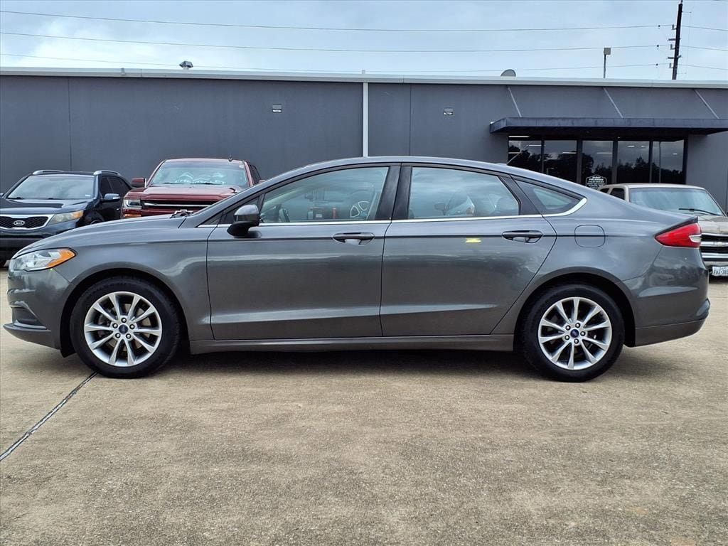 Used 2017 Ford Fusion SE image 5