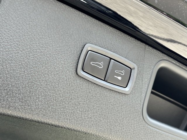 New 2025 Porsche Macan image 21