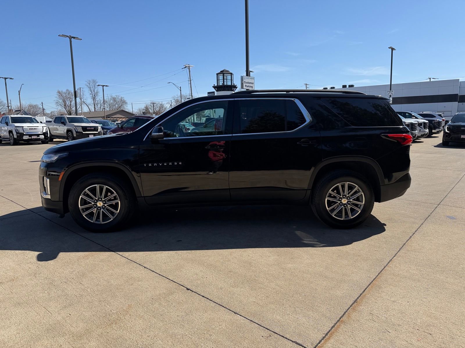 Used 2023 Chevrolet Traverse LT image 8