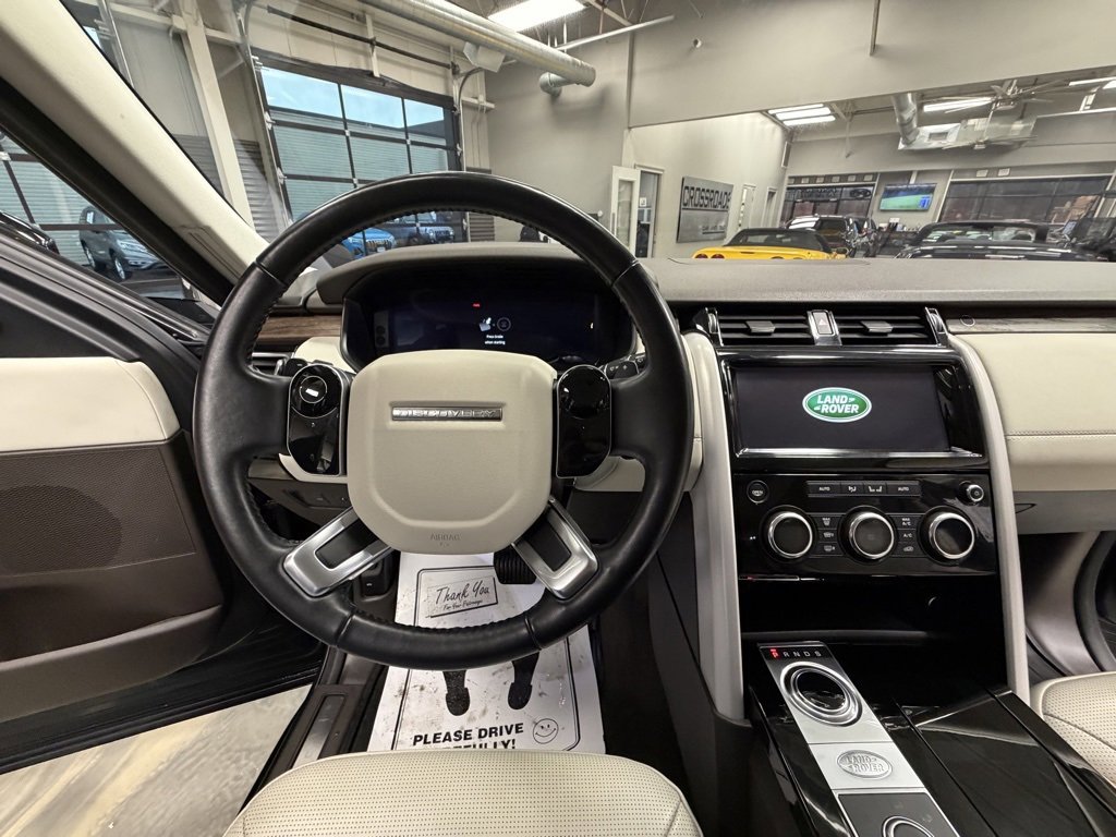 Used 2019 Land Rover Discovery HSE image 15